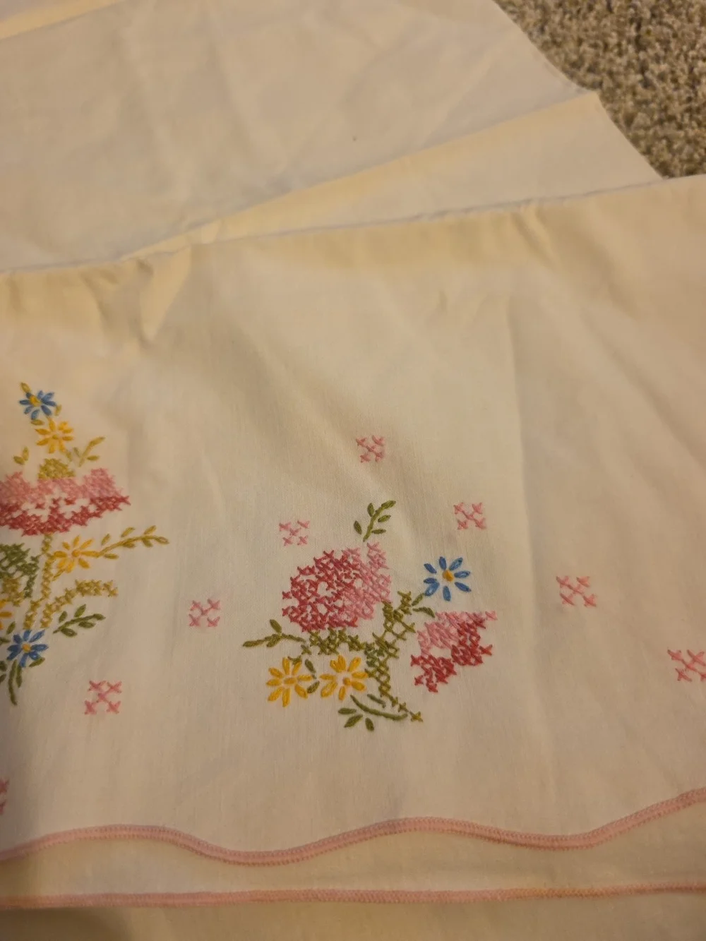 Embroidered Floral Pillowcase Set in Cream and Pink
